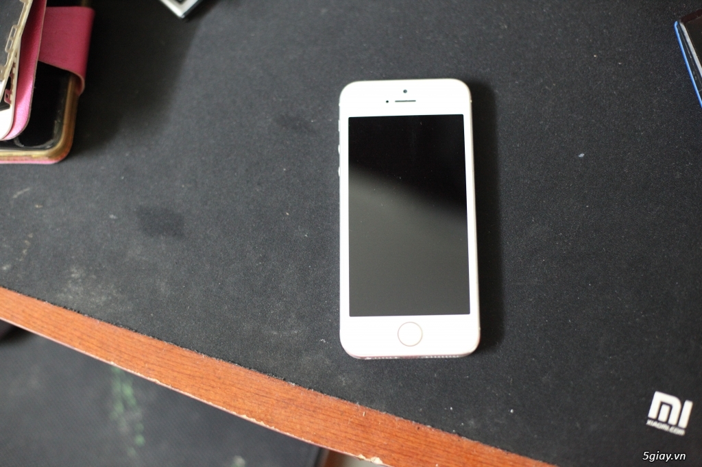 Dọn dẹp cái rổ trên bàn gồm các món đặc sản - 5