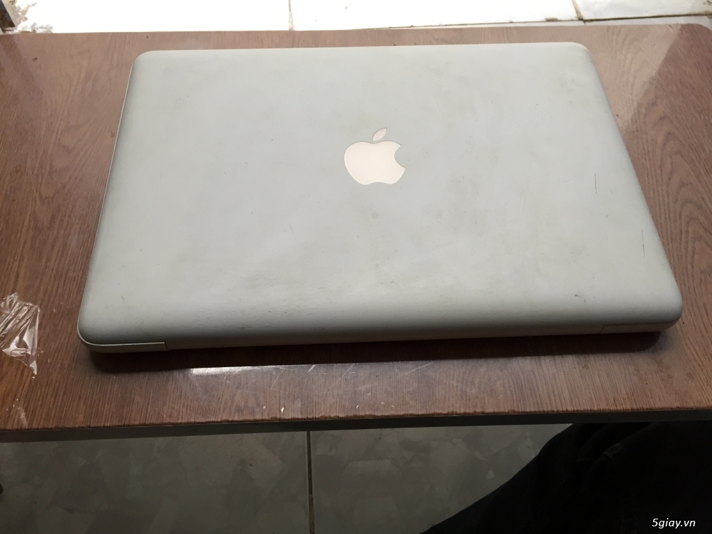 macbook 2010 giá rẻ lỗi nhẹ