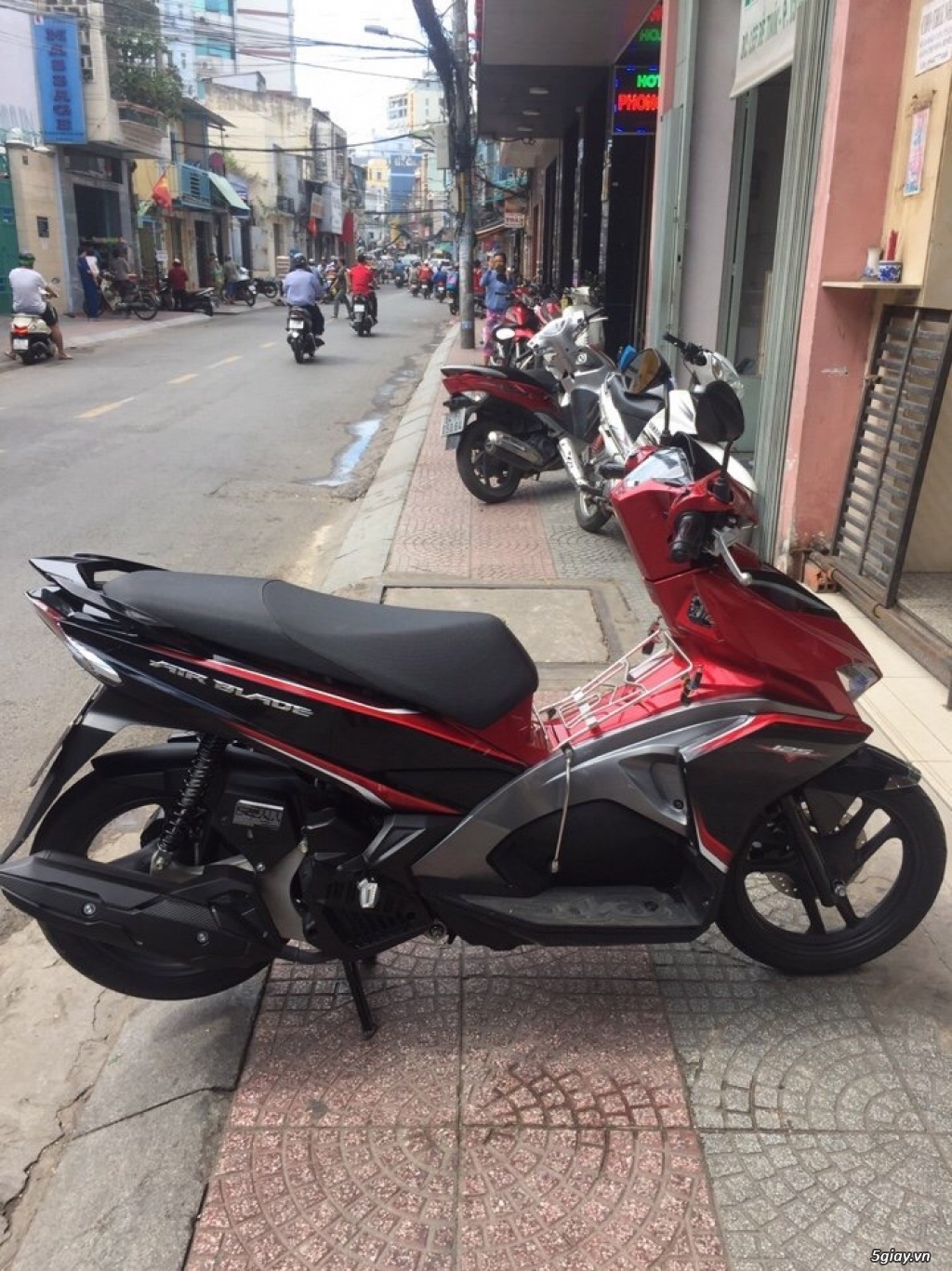AIR BLADE ĐỎ ĐEN 2016 >20.000 KM