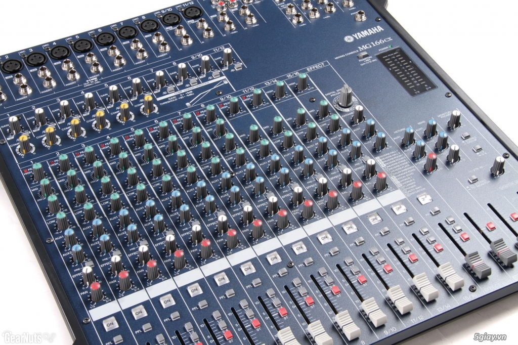 Mixer Yamaha 166CX