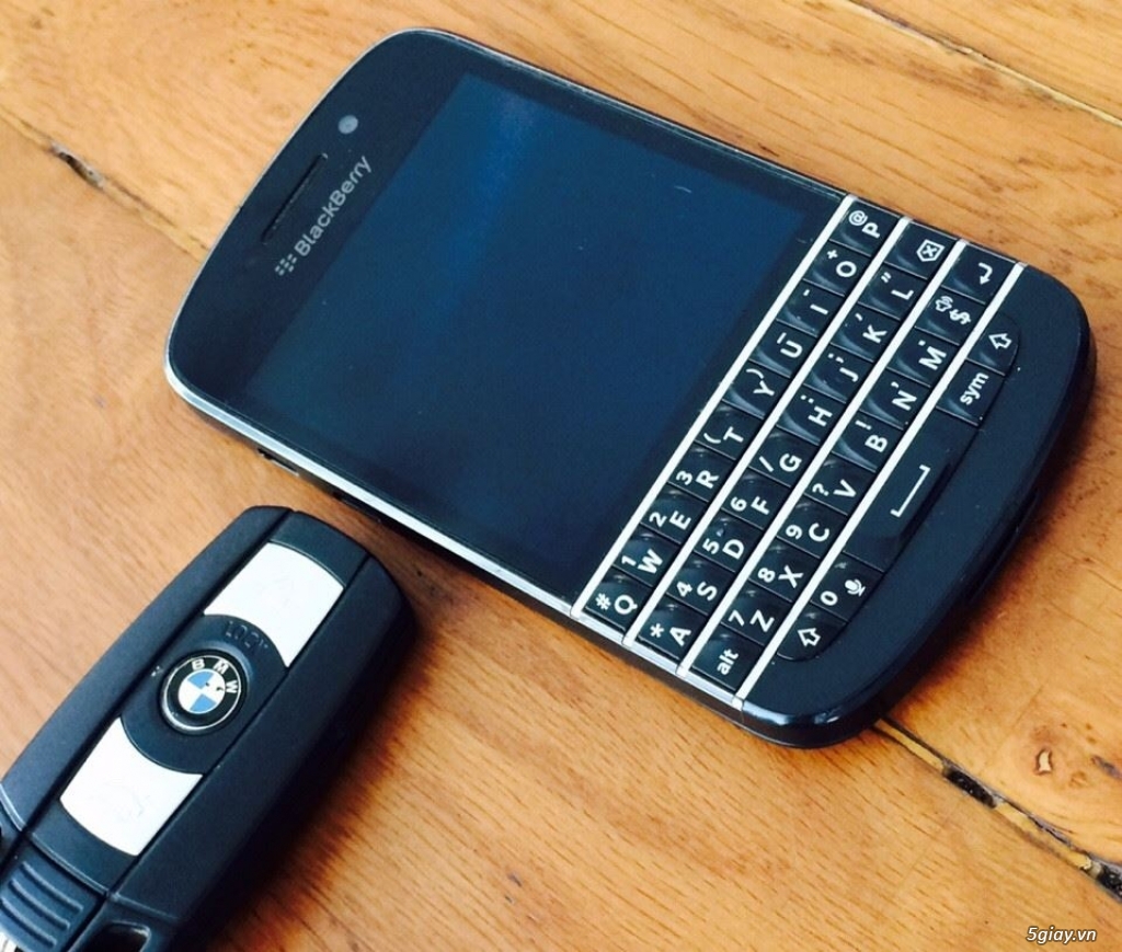 Blackberry Q10, màu đen