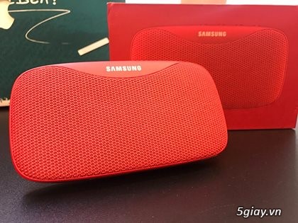 Loa Samsung Level Slim Box và Samsung Bottle
