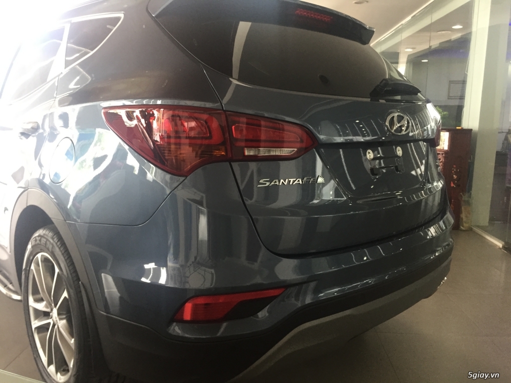 Hyundai Santafe 2017 mới giao xe ngay giá sập sàn LH để có giá tốt - 2