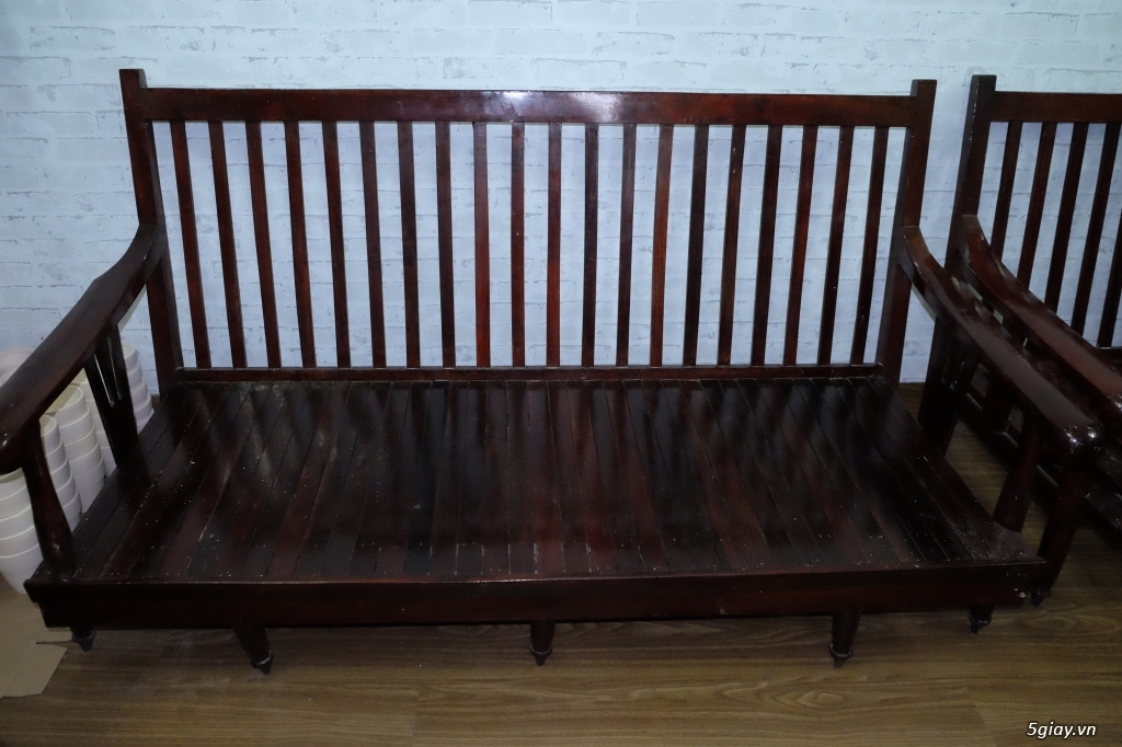 Cần bán bộ bàn ghế gỗ Lim xưa(hình thật) giá 4.5 triệu - 2