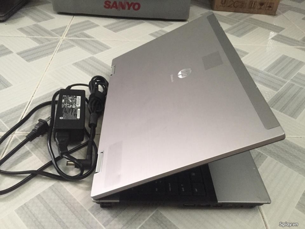 Hp elitebook 8540p i5 2.4ghz 4G ram vga rời 2G zin all new 99,9% - 2