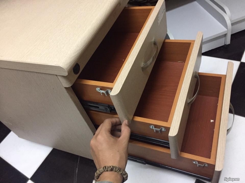 Thanh lý tủ- nghế mới