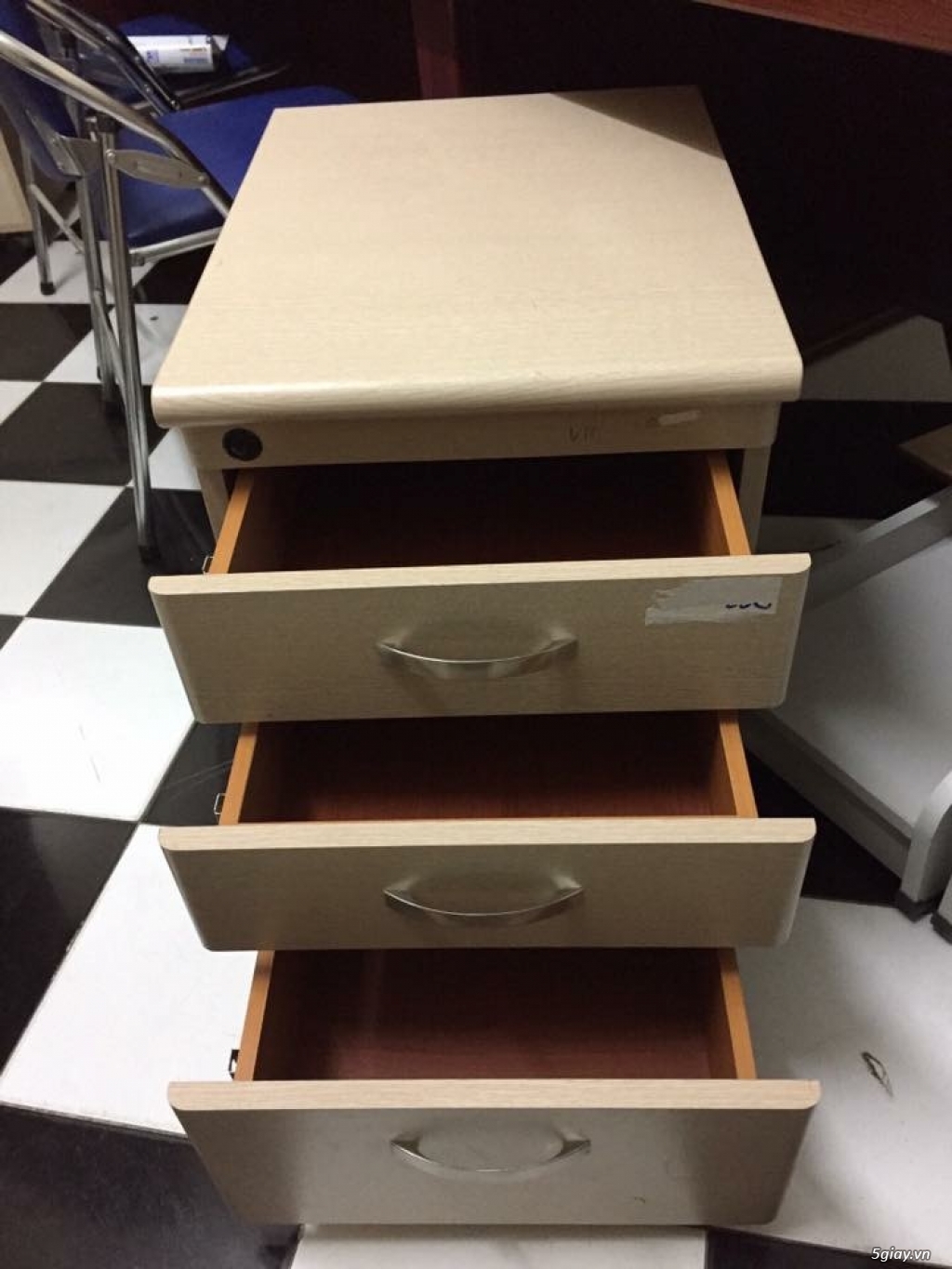 Thanh lý tủ- nghế mới - 2