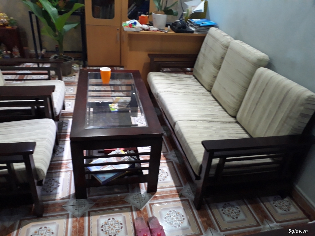 Bộ bàn ghế Sofa Chi Lai - tạo nét sang trọng cho căn phòng của bạn. Với sự kết hợp hoàn hảo giữa sofa và bàn ghế, bộ sản phẩm này sẽ mang đến sự hoàn hảo cho không gian sống của bạn. Hãy ghé thăm Chilai.com để tìm hiểu thêm thông tin chi tiết nhé!