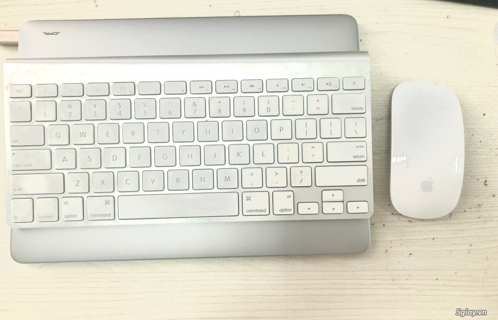 Bán 1 bộ apple keyboard + magic mouse đời đầu giá mềm