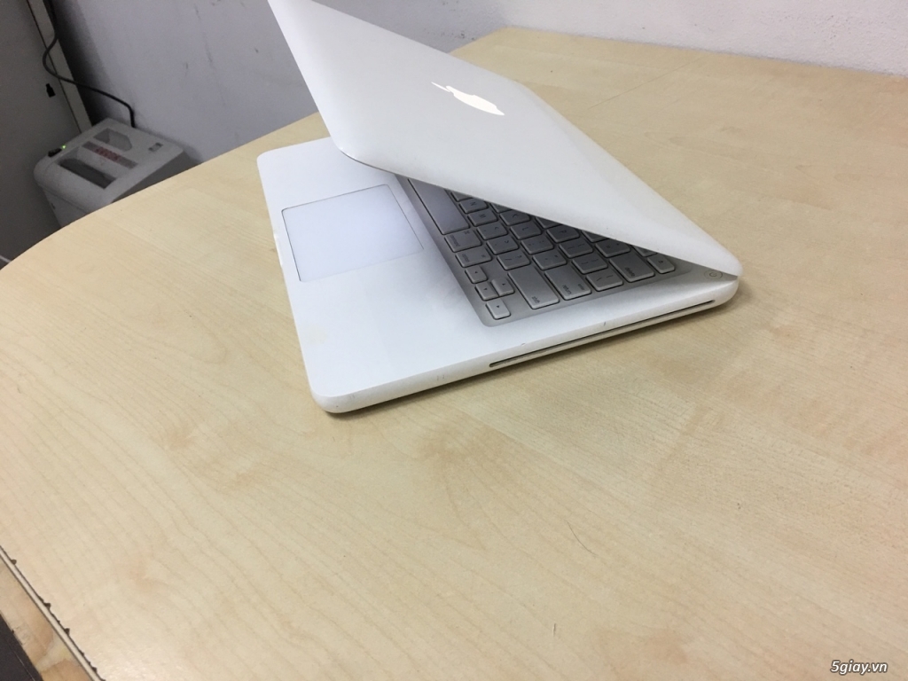 Macbook White A1342 Core 2 2Gb 250Gb - 1
