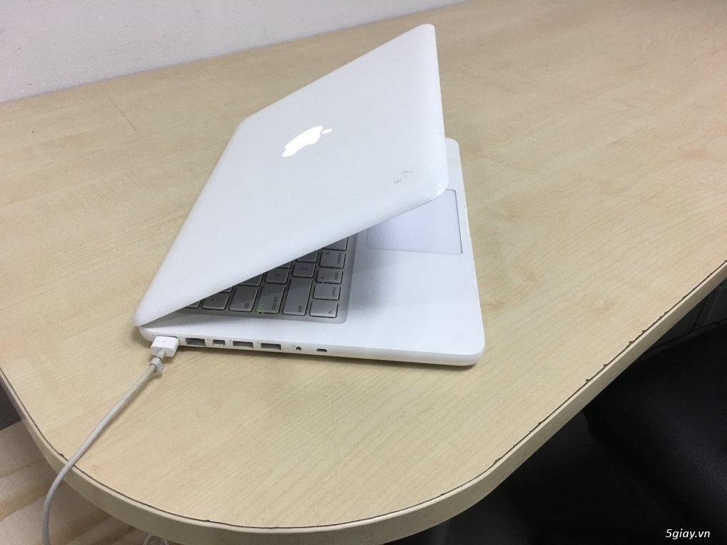 Macbook White A1342 Core 2 2Gb 250Gb