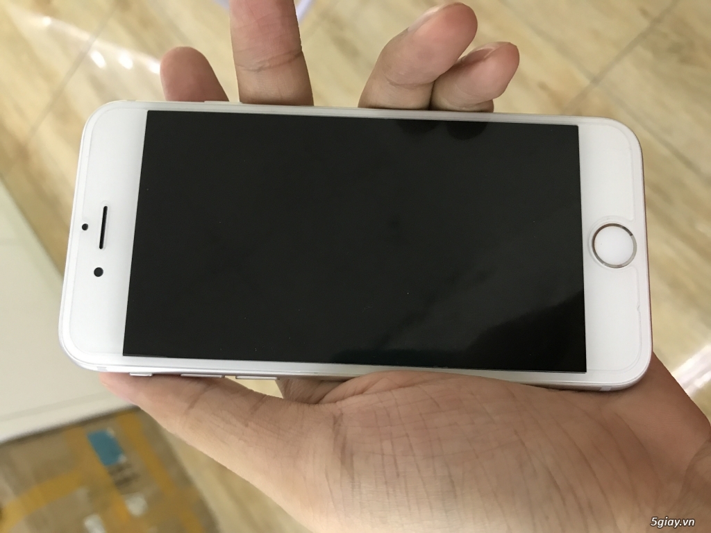 Cần bán: iPhone 6 16gb silver. Giá ra đi nhanh gọn.