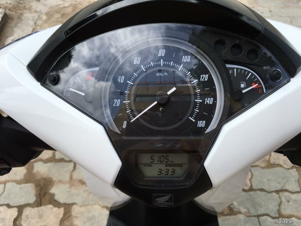 SH150i CBS màu trắng mẫu 2017, đk 12/2016.