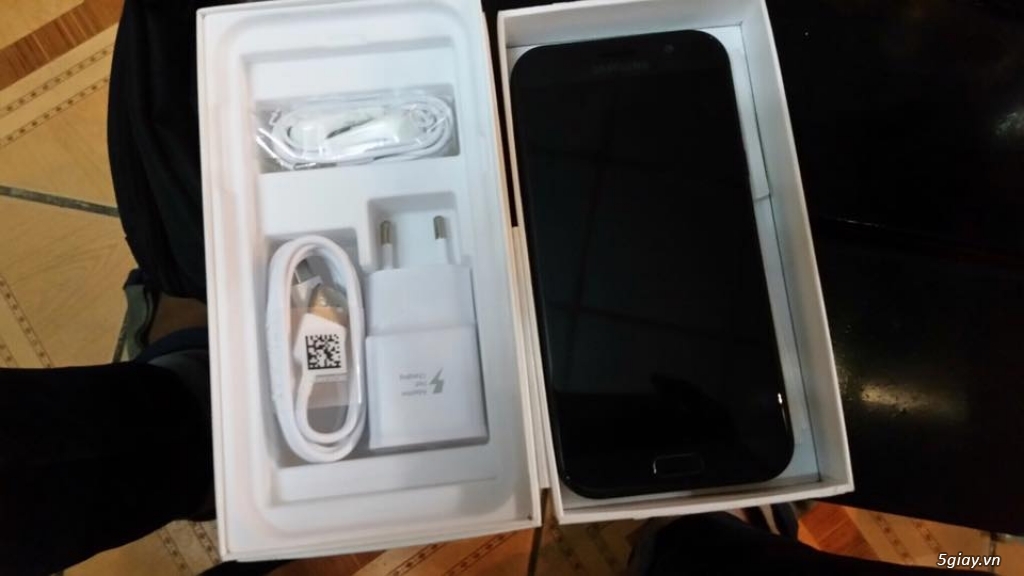 Samsung A7 2017 fullbox màu đen, còn bảo hành hơn 6 tháng chính hãng