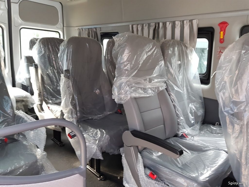 Xe du lịch 16 chổ nhập khẩu 2017. Xe ô tô For transit 16 chổ ngồi.