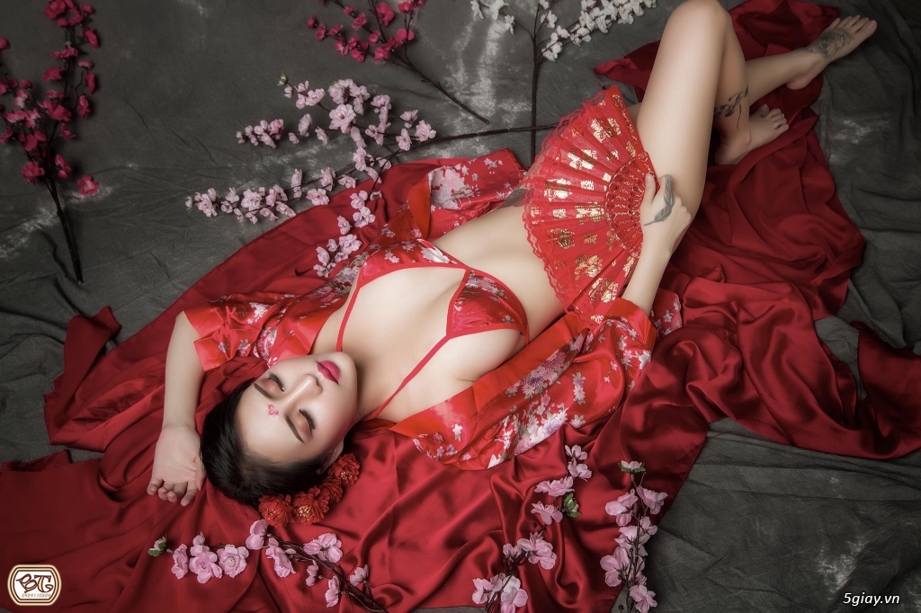 Thưởng thức bộ ảnh sexy  Võ Tắc Thiên