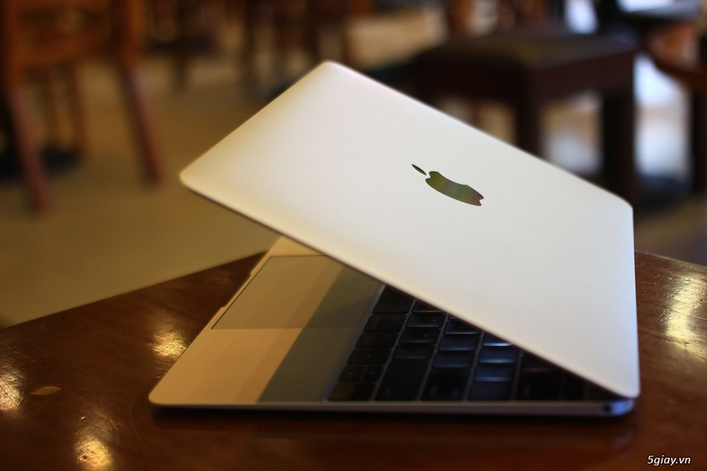 bán New Macbook (Retina, 12-inch, Early 2015), màu Siver, 99%.