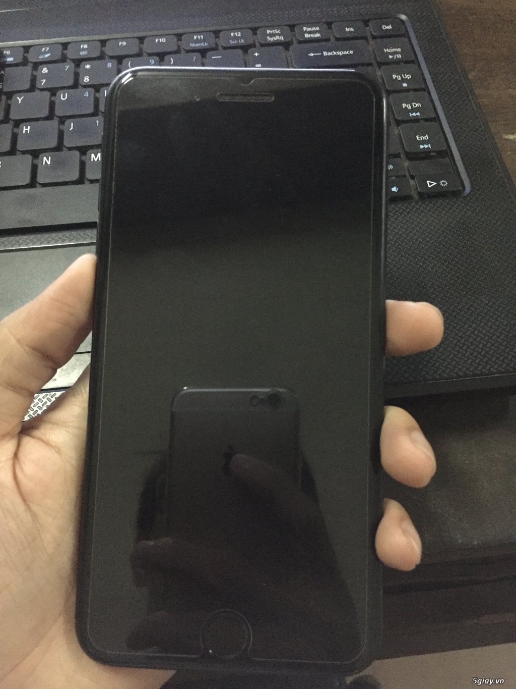 Cần bán hoặc giao lưu  iphone 7 plus 128G Jet Black mới 99%