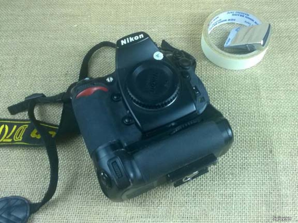 Bán Body Nikon D700  (luôn Grip) + lens 28 - 3