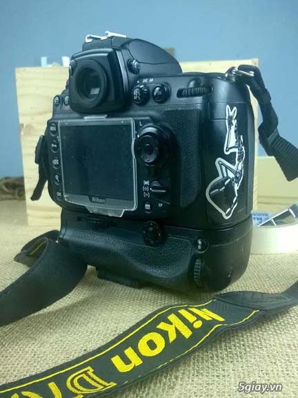 Bán Body Nikon D700  (luôn Grip) + lens 28 - 1