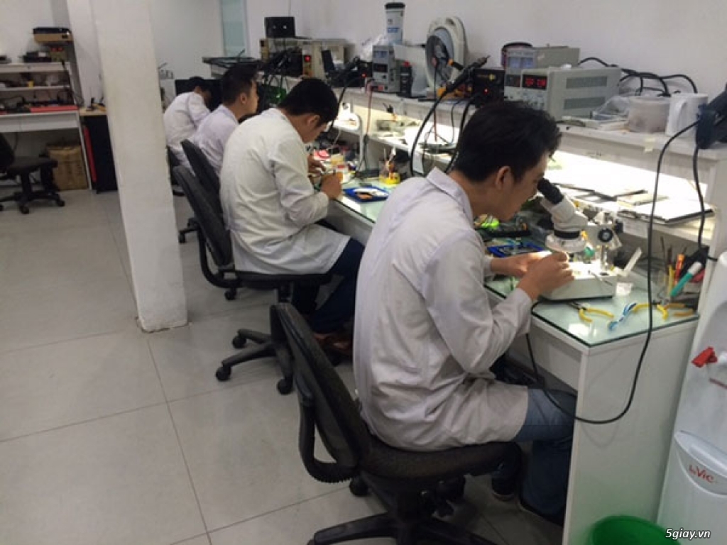 Lớp học sửa chữa laptop - Máy Tinh.