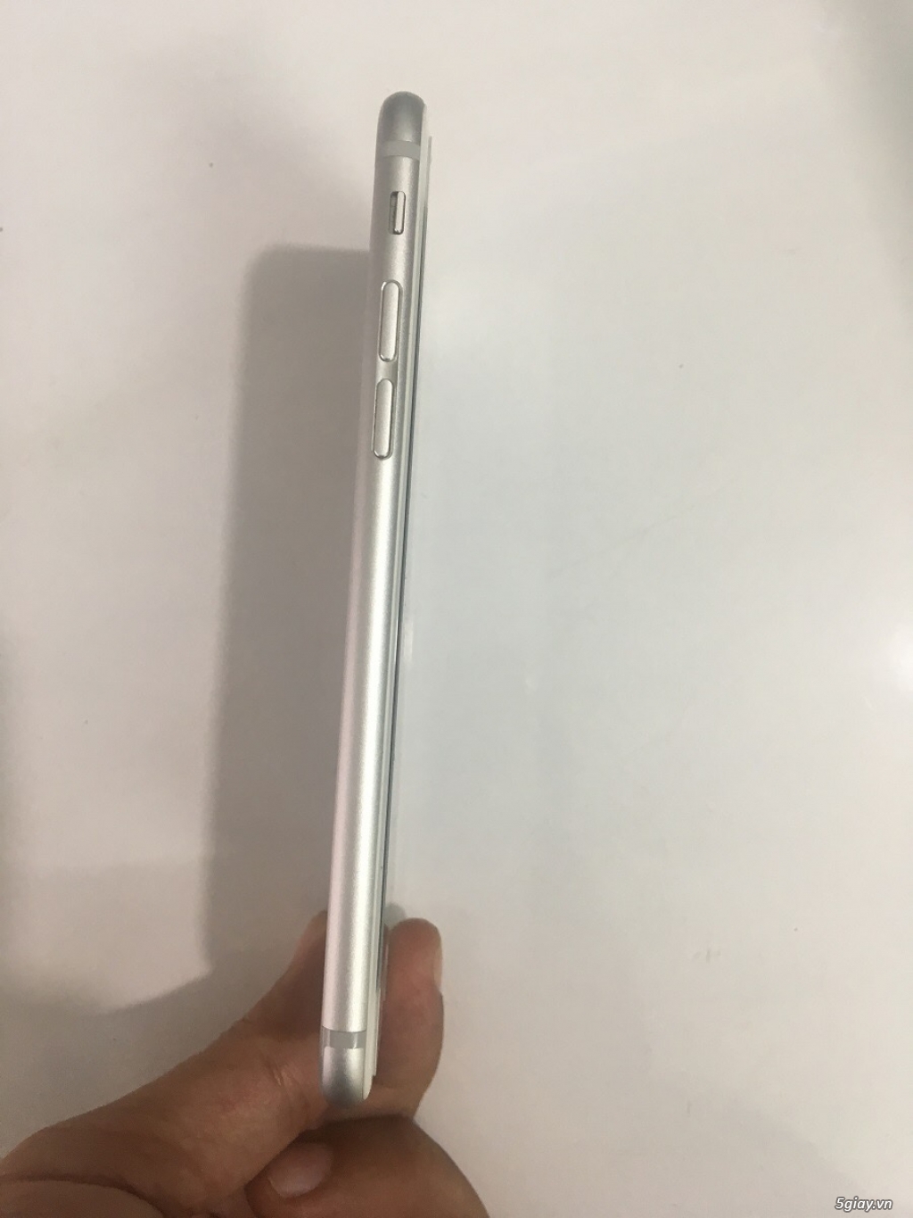 Iphone 6 màu bạc 16Gb zin chưa bung, rất đẹp