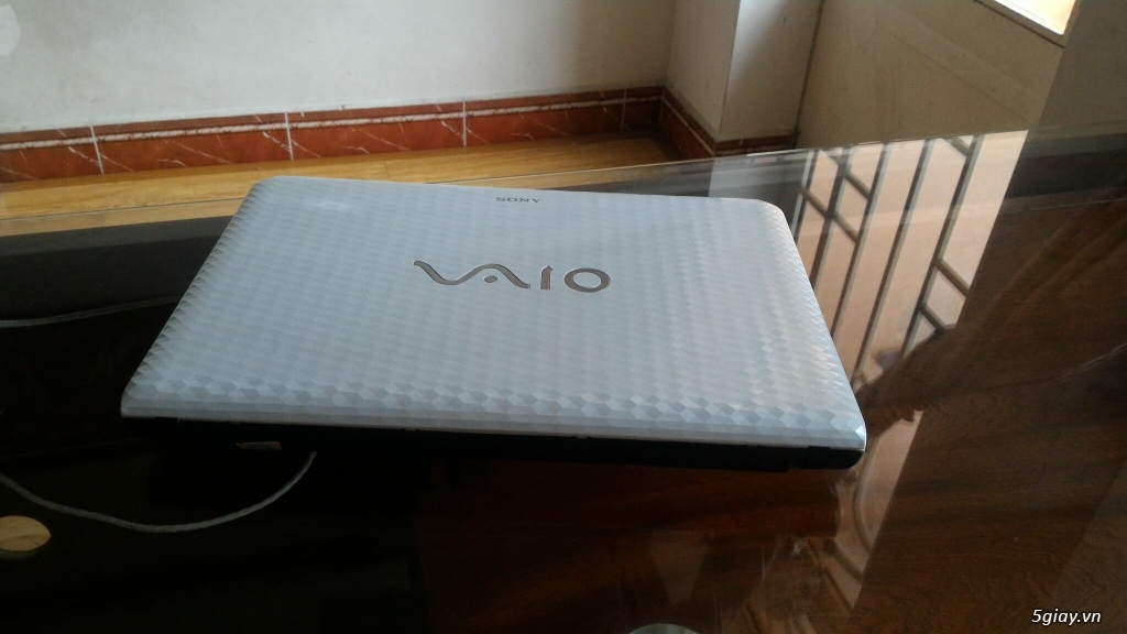 SONY VPCEG : I5 2450M/RAM 6GB/ HDD 500GB. Máy màu trắng tinh khôi