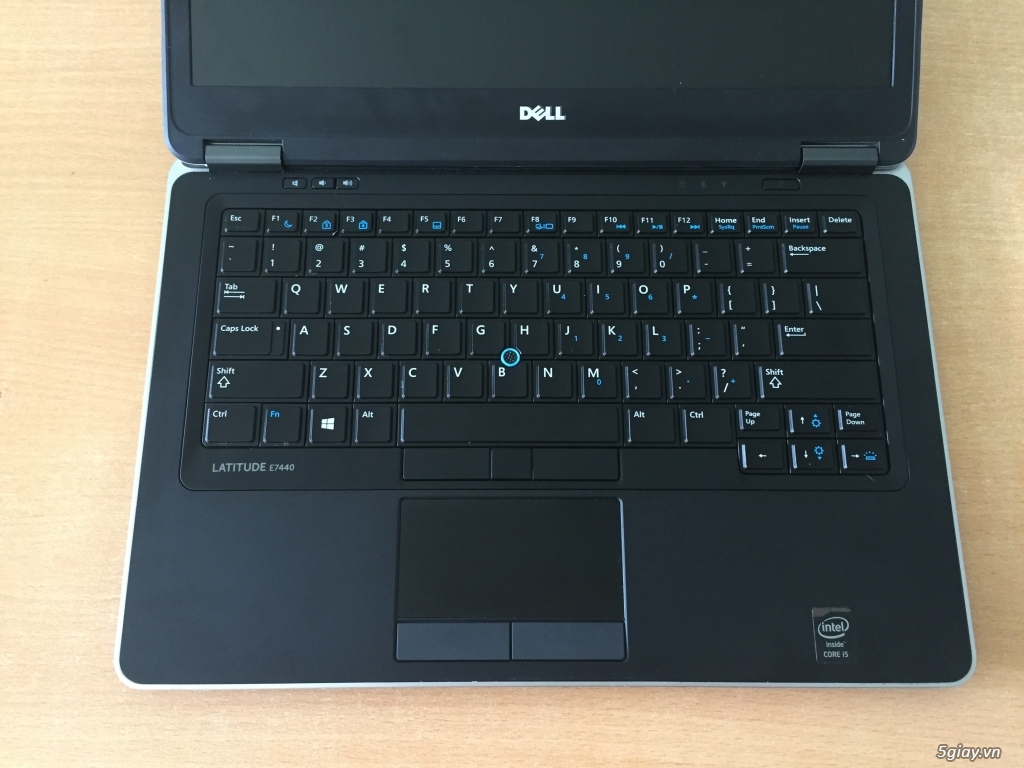 Laptop DELL Lalitude E7440 I5  thế hệ 4 4300U, ram 4G, hdd 320G.
