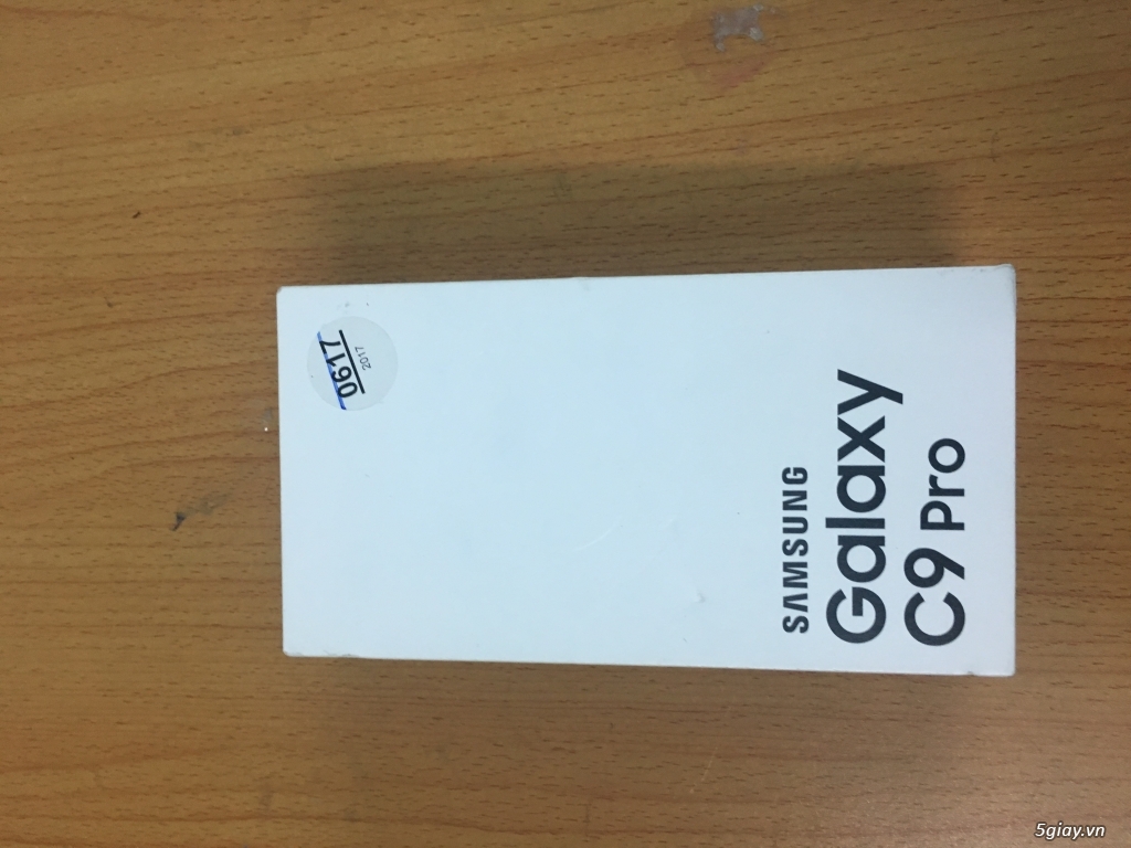 Samsung C9 Pro - 2