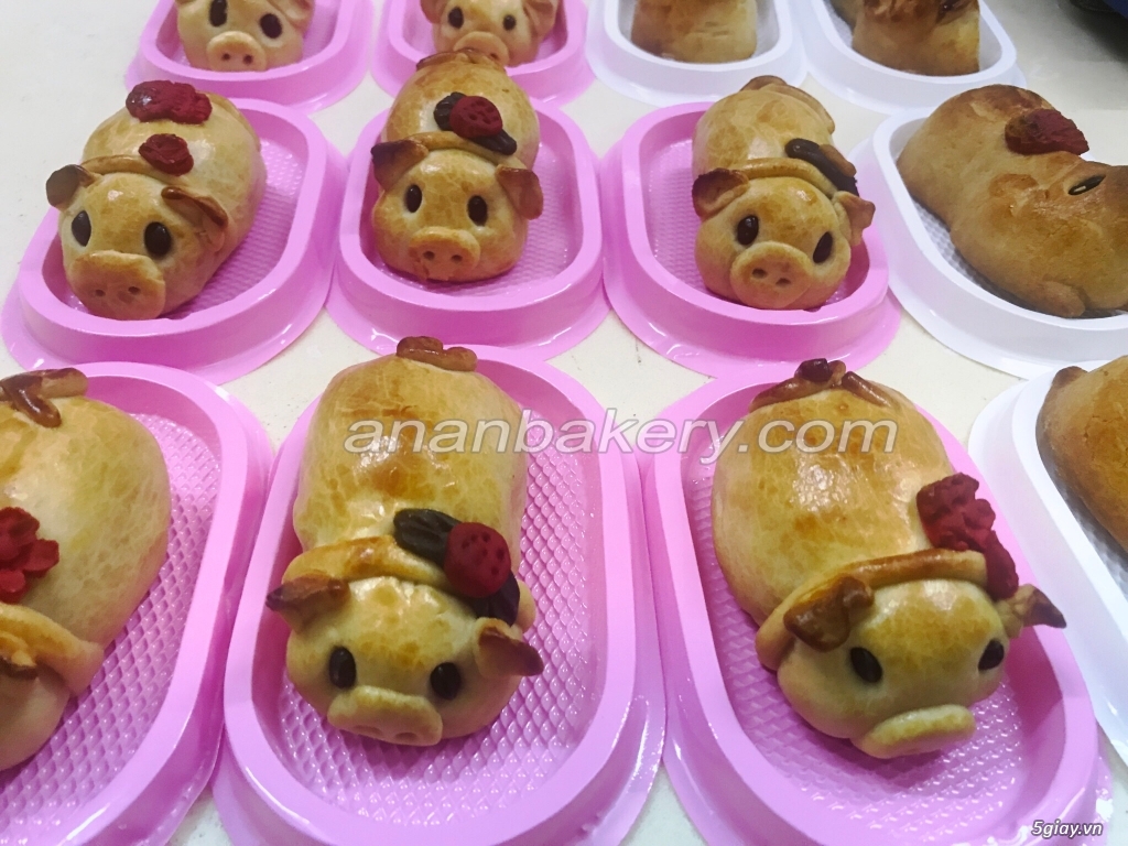 Bánh trung thu heo con