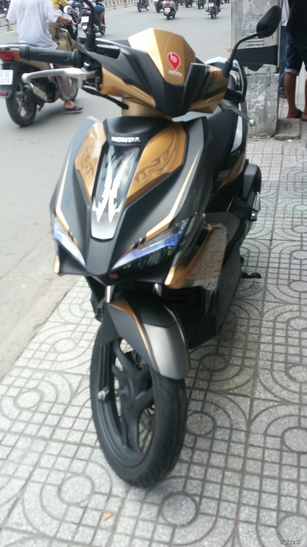 cần bán Air Blade tháng 12 năm 2016 màu vàng đồng(quang phương) - 1