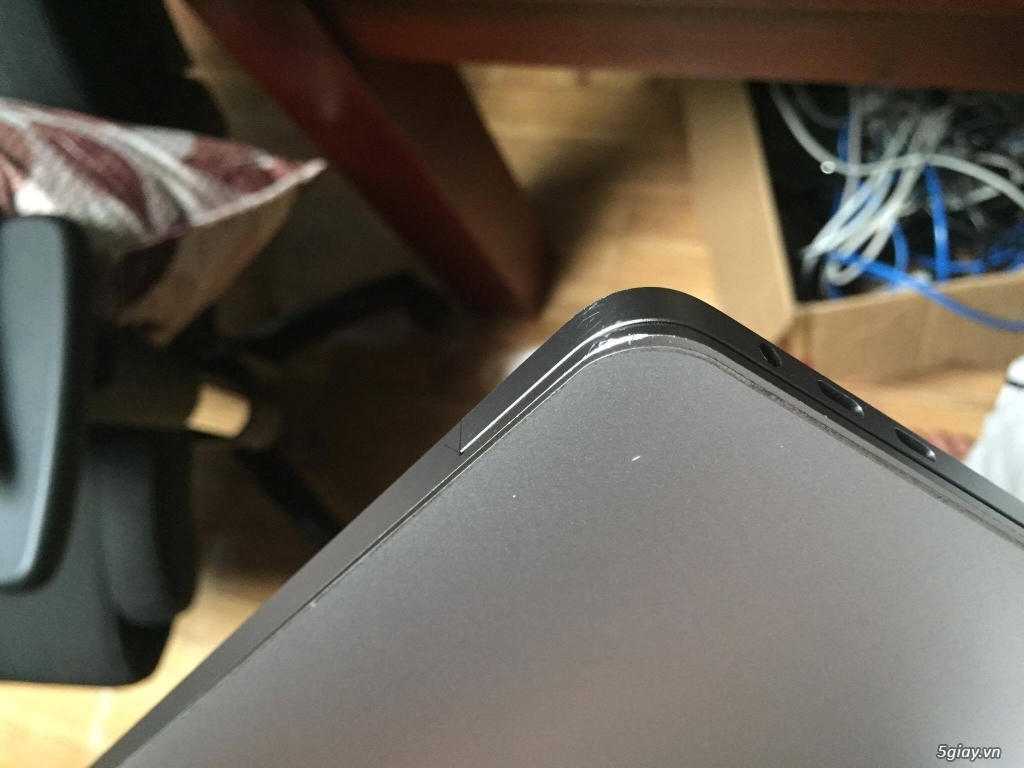 Macbook Pro 2016 Grey with touchbar 2.9Hz RAM 8GB SSD 256 - 1