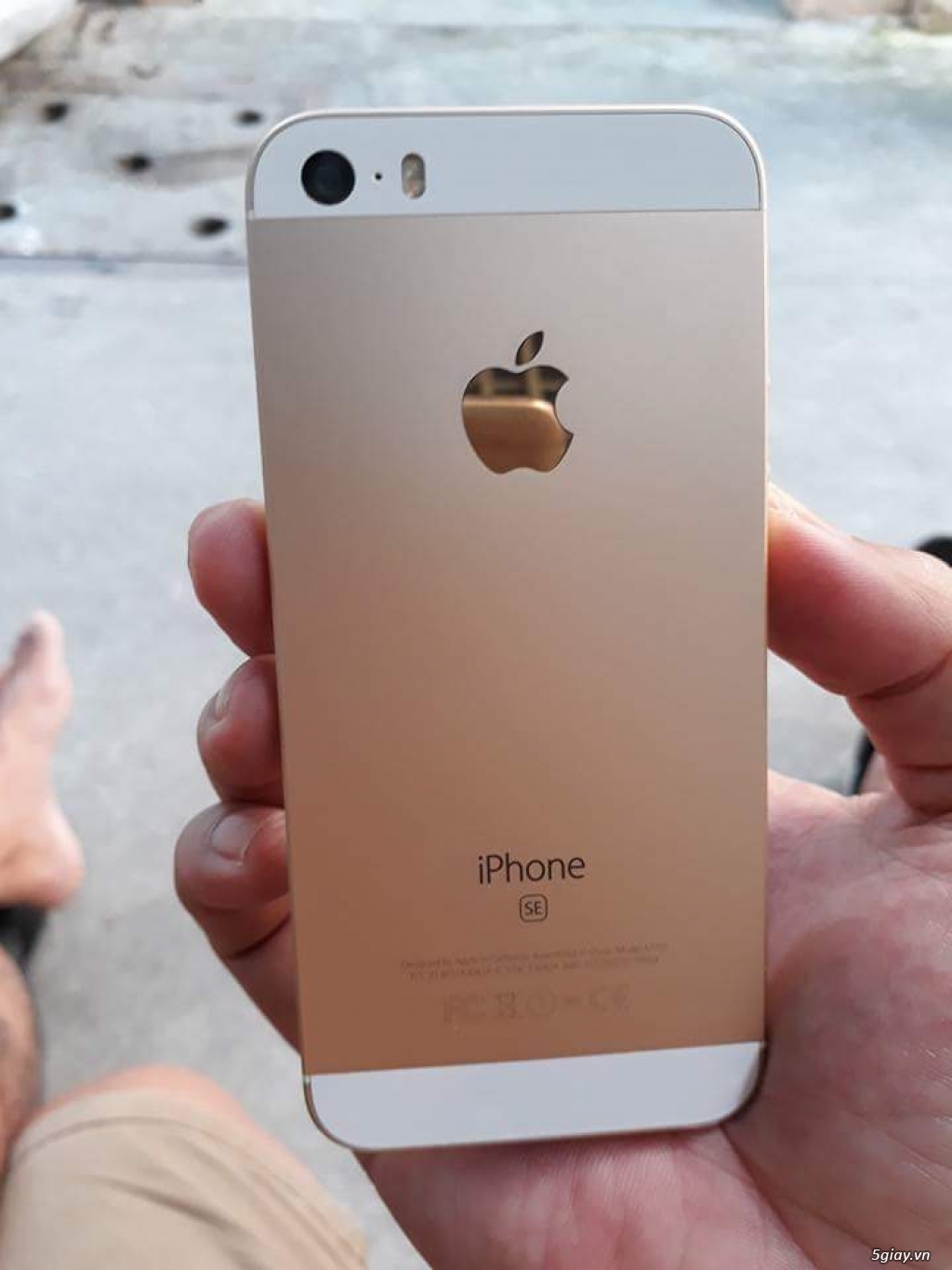 Iphone se gold fullbox mới 99% còn bảo hành - 1