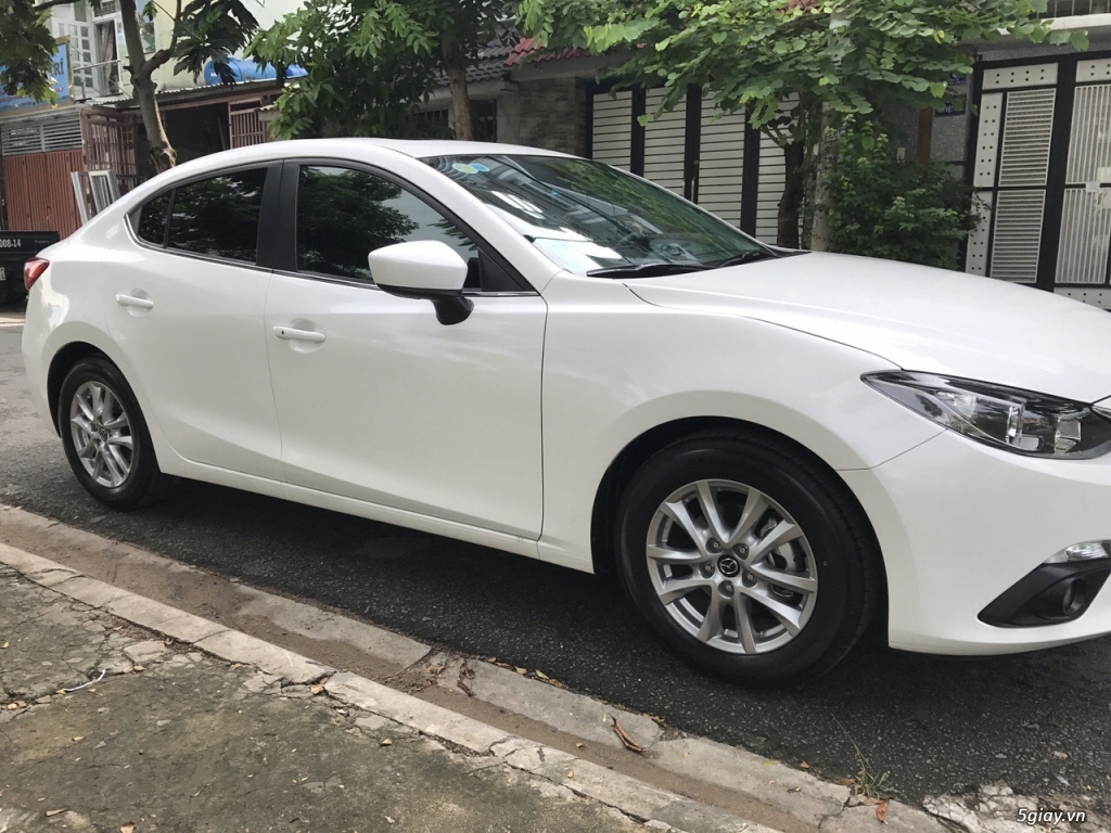 Mazda 3 sedan 1.5AT Đk T1/2017 màu trắng xe mới tinh như hãng odo 900k