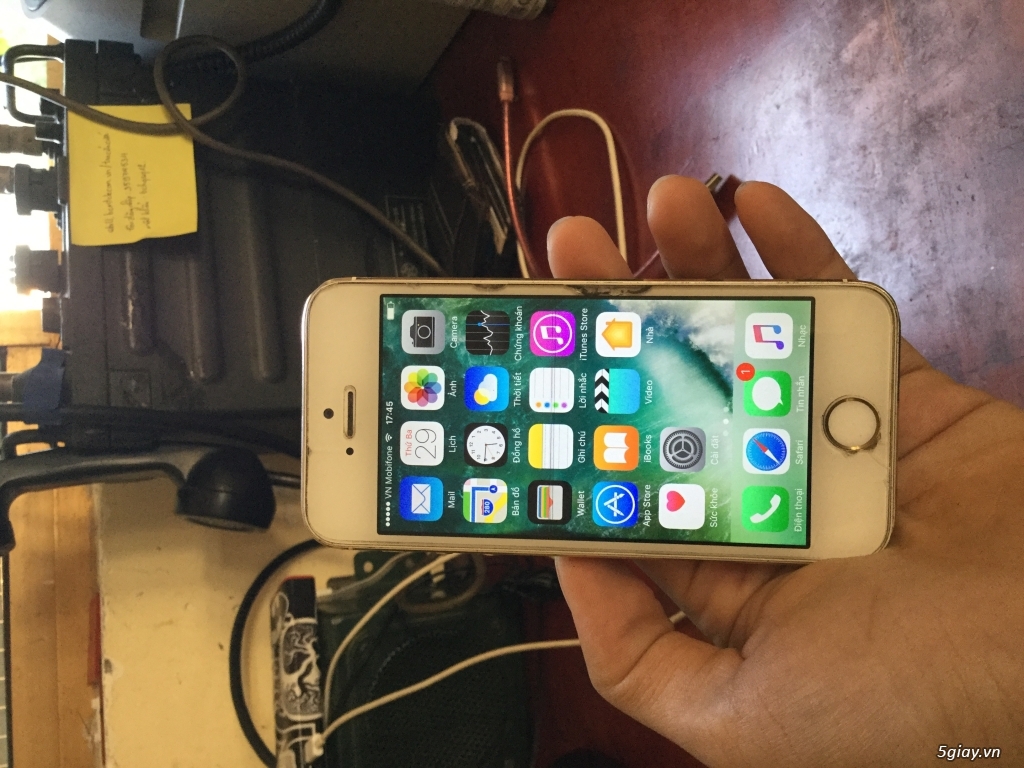 Cần bán iPhone 5s gold Quận 12 - 1