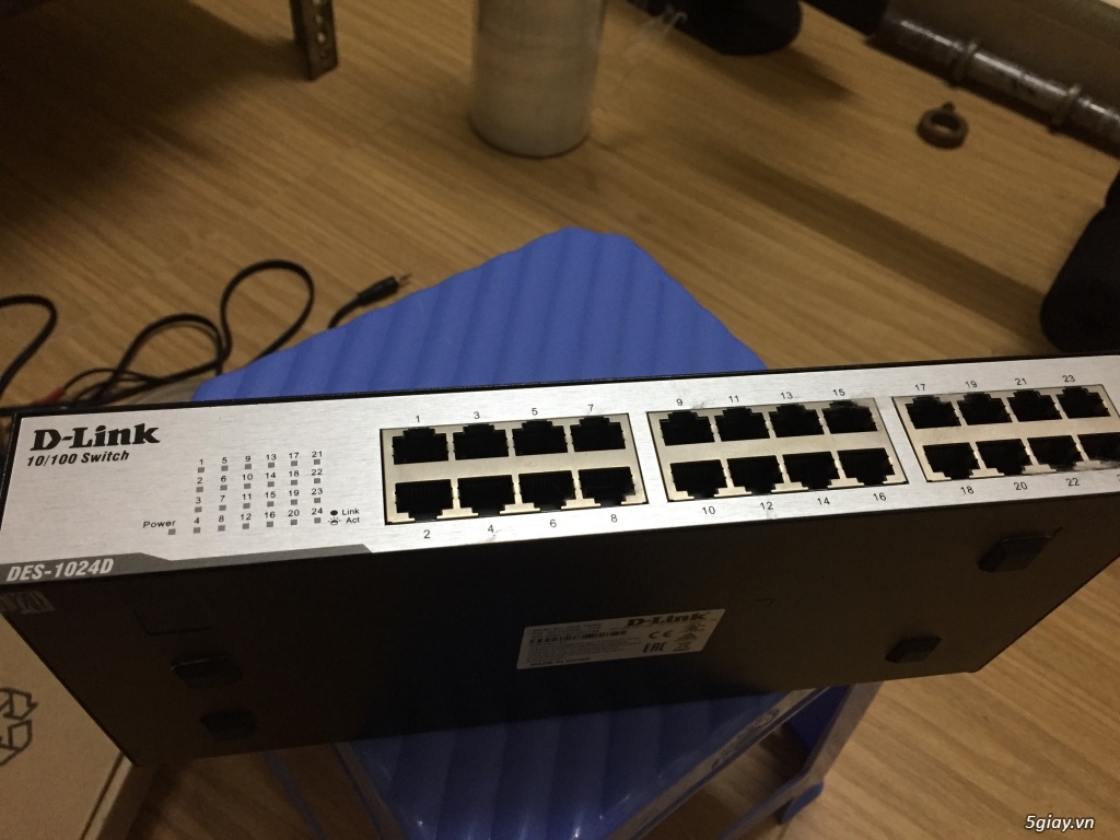Switch D-Link 24 port DES-1024D Còn Mới Nguyên - 1