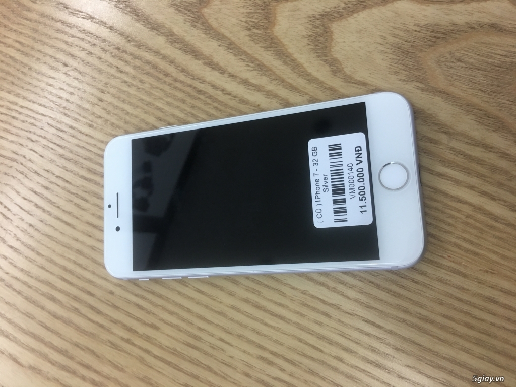 Cần bán: iphone 7 32 silver Quốc tế 99% trưng bày