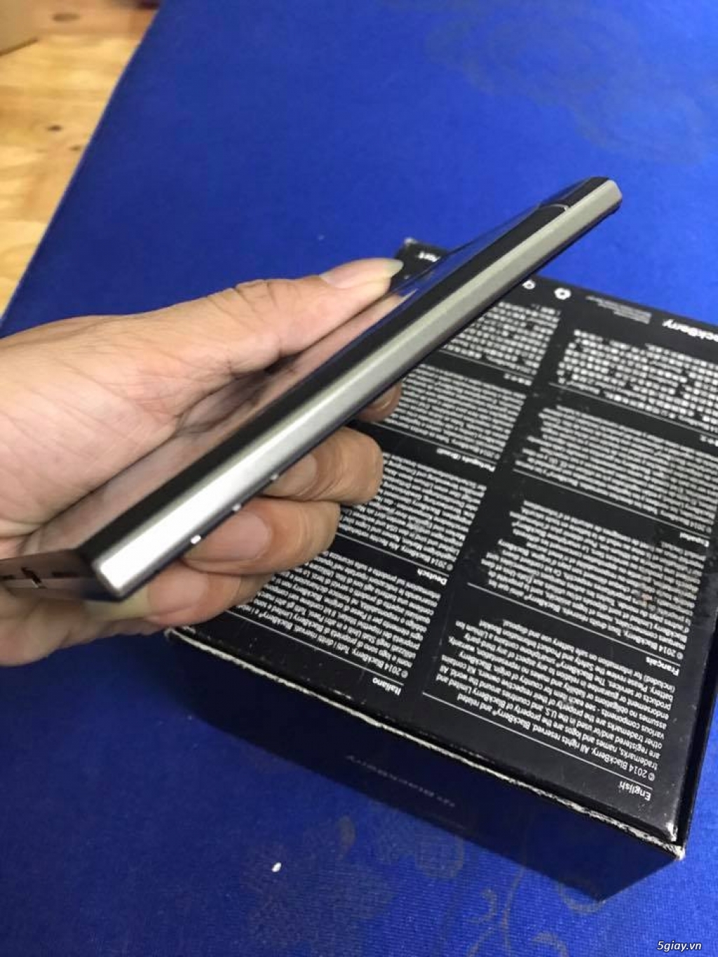 Blackberry PassPort màu gray đẹp 99% nguyên zin full box