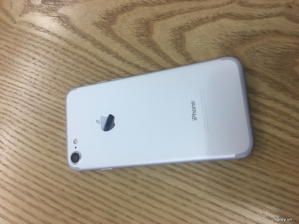 Cần bán: iphone 7 32 silver Quốc tế 99% trưng bày - 2