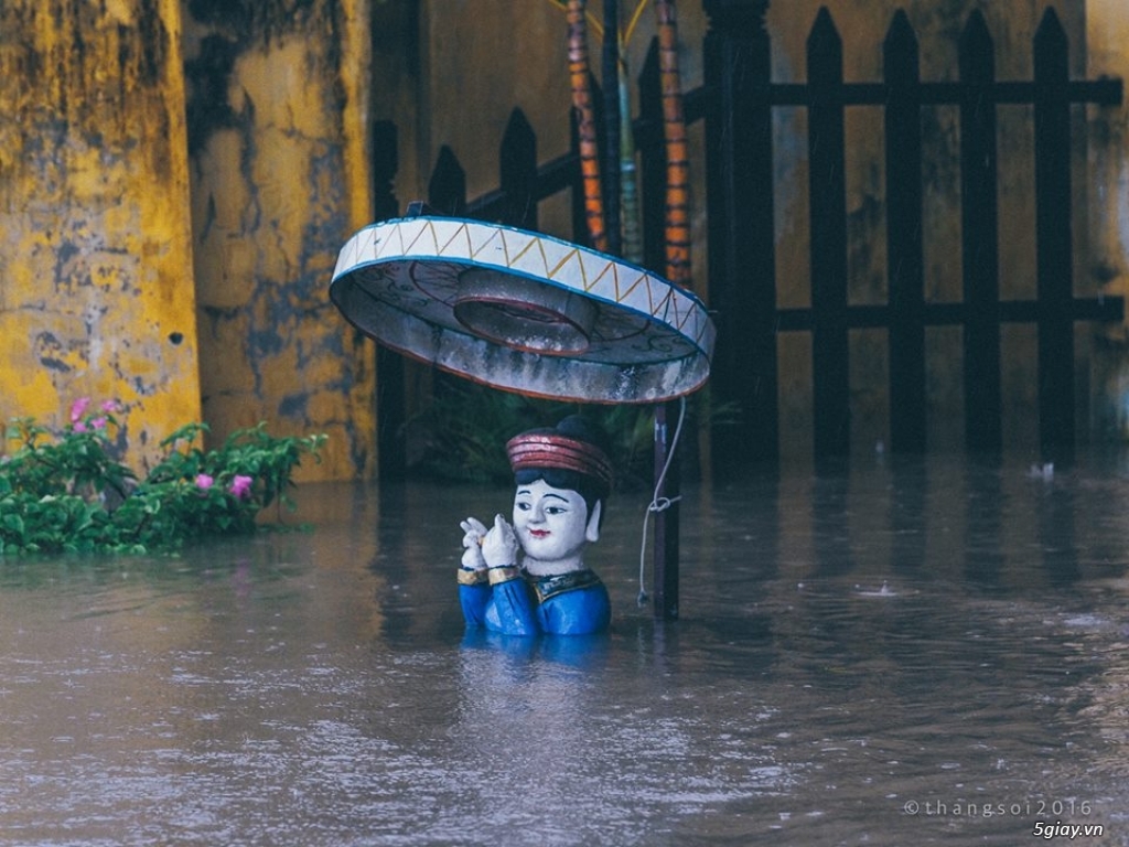 Phố Cổ Hội An trong trận lụt tháng 12.2016