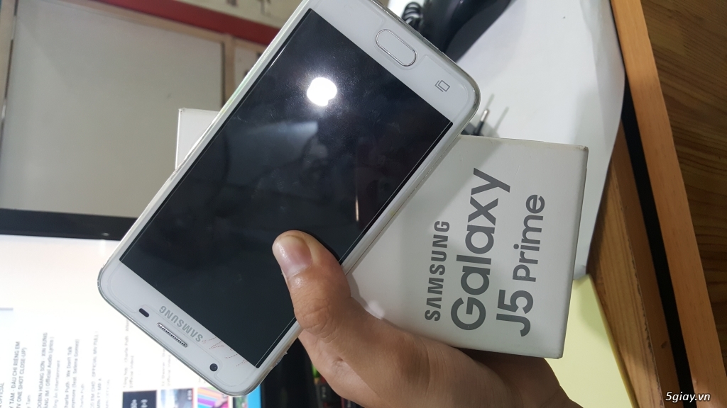 Samsung Galaxy J5 Prime 16GB màu white gold mới cực kì bảo hành lâu - 1