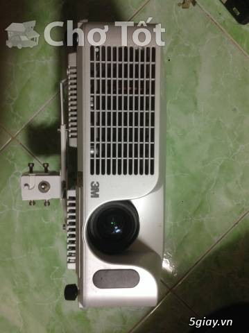 Bán máy chiếu và màng chiếu 3M X62W đang sử dụng