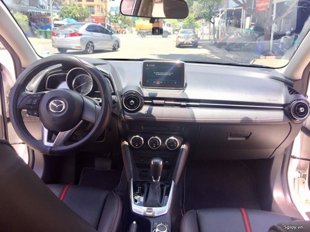 Cần bán chiếc Mazda 2 2016 số tự động màu trắng - 7