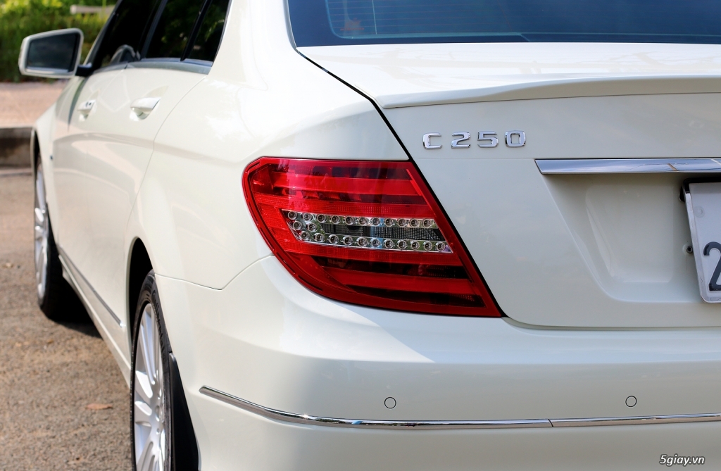 Cần Bán: Mercedes C250 Limited màu trắng như mới (Full hình) - 6