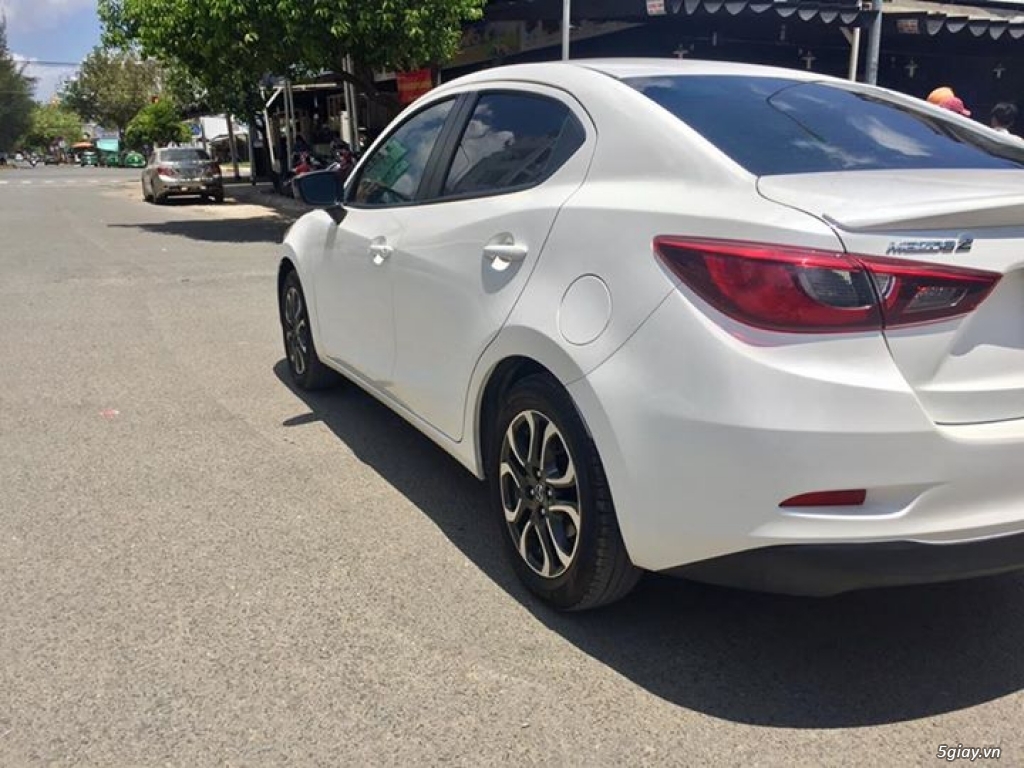 Cần bán chiếc Mazda 2 2016 số tự động màu trắng - 3