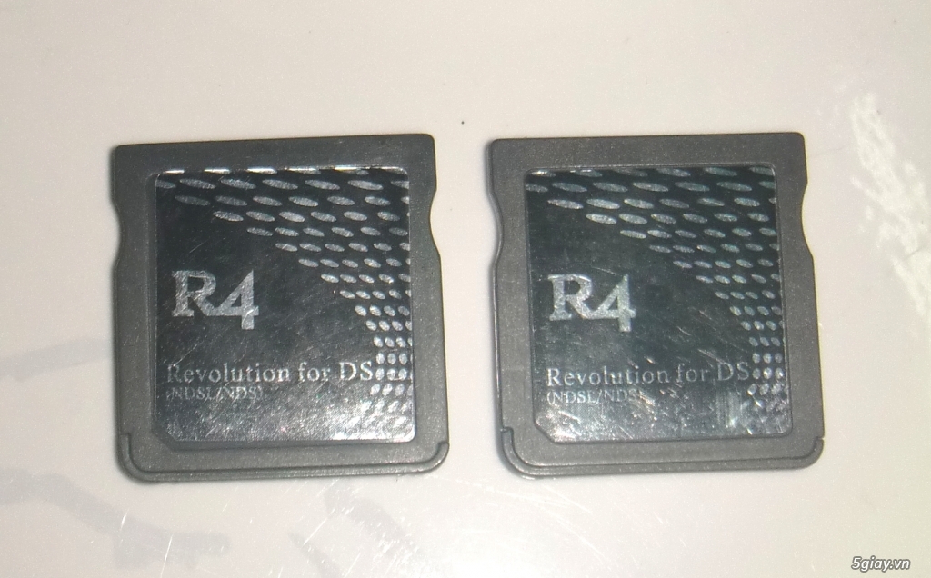 Thẻ game R4 - Quạt tản nhiệt led Corsair - HDD Pata 1.8 - 5
