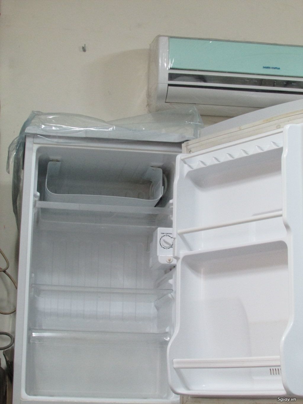 Tủ lạnh 90 lít sài bền,giá rẽ giảm thêm 10% khi mua cả hai cái. - 1