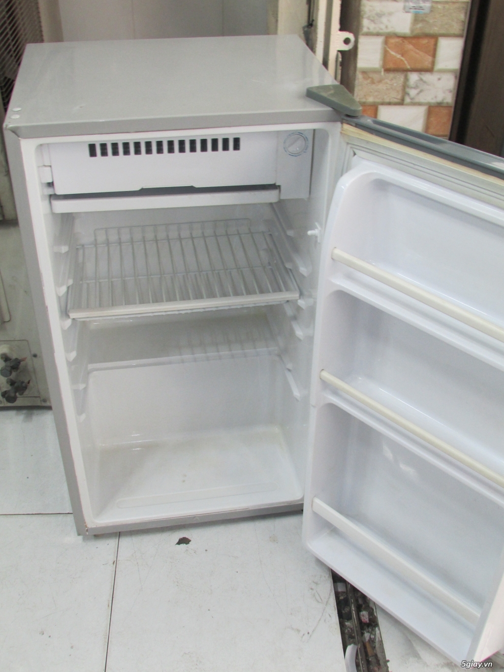 Tủ lạnh 90 lít sài bền,giá rẽ giảm thêm 10% khi mua cả hai cái. - 3