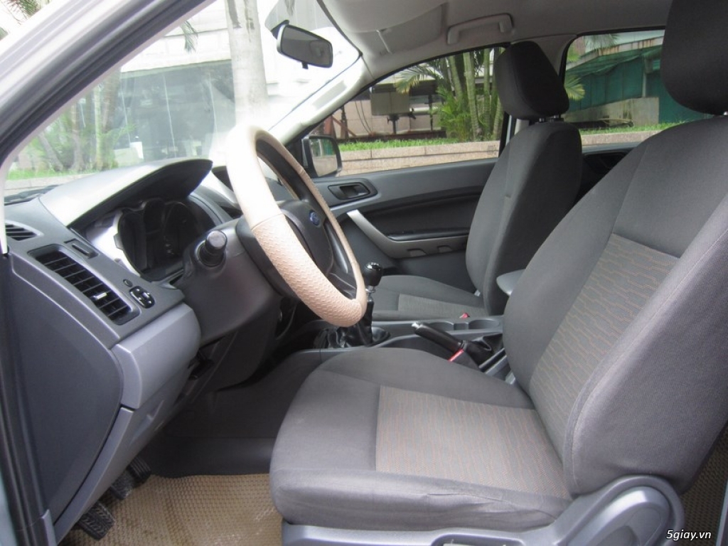 Bán xe Ford Ranger XLS 2015 màu bạc - 2