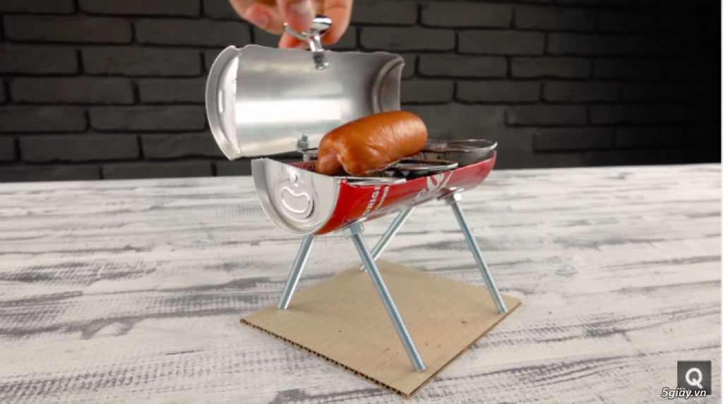Cách làm lò nướng BBQ bằng vỏ lon Coca - 17
